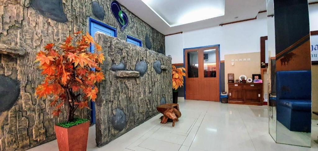 B Shaw Hotel Jakarta Ngoại thất bức ảnh